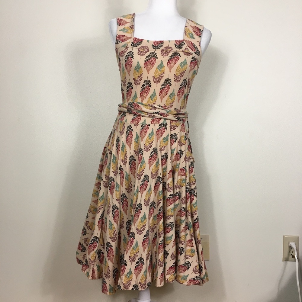 🛑🛑 SOLD!! Effie’s Heart Tan Leaf Print Dress - Picture 1 of 8